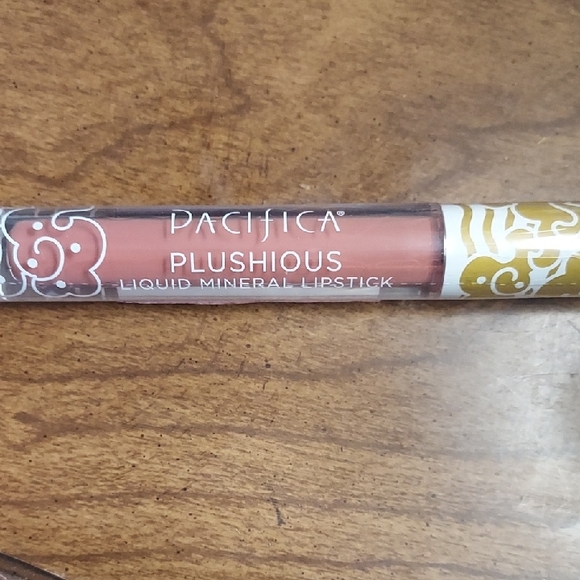 Pacifica Plushious Liquid Mineral Lipstick - Warm Nude - Picture 1 of 4